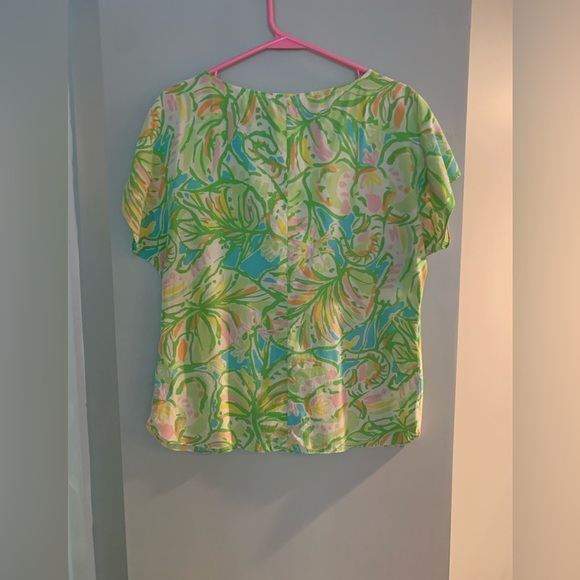 Lilly Pulitzer 100% Silk Green and Blue Tropical Short Sleeve Blouse - Picture 2 of 5